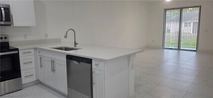 927 Chenault St in Lehigh Acres, FL - Building Photo - Building Photo