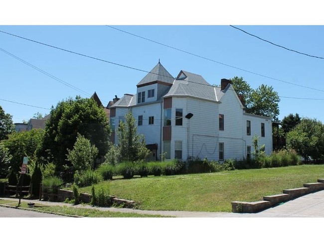 528-530 S Winebiddle St in Pittsburgh, PA - Foto de edificio - Building Photo