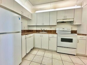 2903 NE 163rd St in Miami, FL - Building Photo - Building Photo
