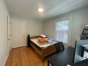 7 High Street Pl, Unit #1 in Brookline, MA - Building Photo - Building Photo