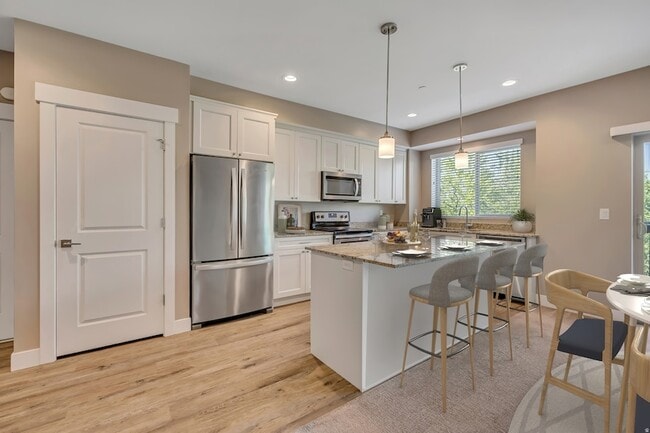 1225 Wolf Hollow Ln, Unit 310 in Salt Lake City, UT - Building Photo - Building Photo