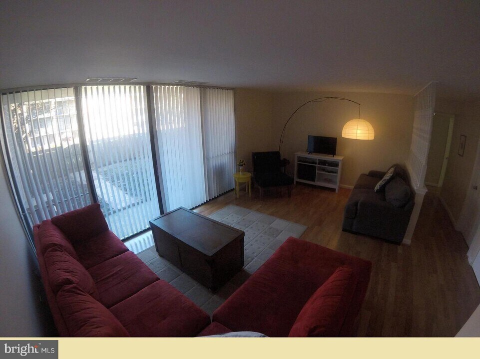 736 Quince Orchard Blvd-Unit -T-2 in Gaithersburg, MD - Building Photo