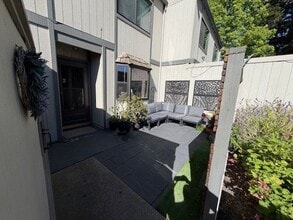 1527 Ashwood Dr in Martinez, CA - Building Photo - Building Photo