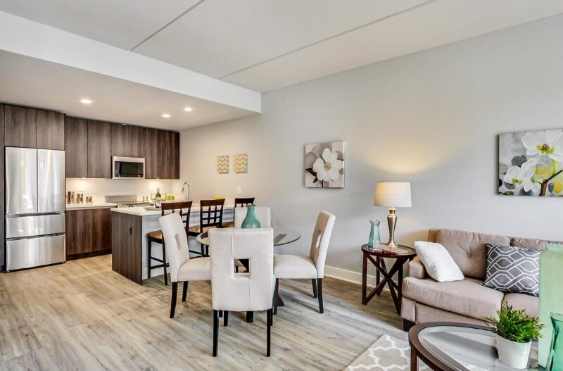 611 W Division St in Chicago, IL - Building Photo