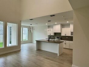 7511 Cresta Bella St in Laredo, TX - Building Photo - Building Photo