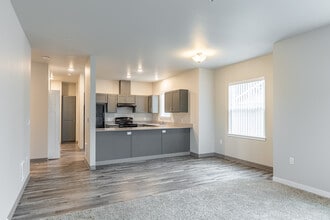 Trail Crossing Apartment Homes in Canby, OR - Building Photo - Interior Photo