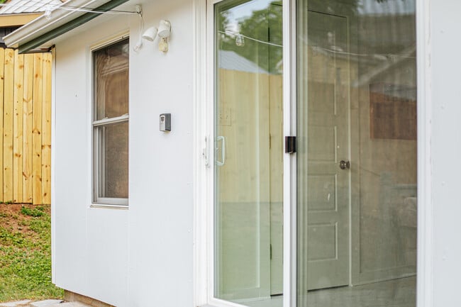 1023 King St in Charlottesville, VA - Building Photo - Building Photo