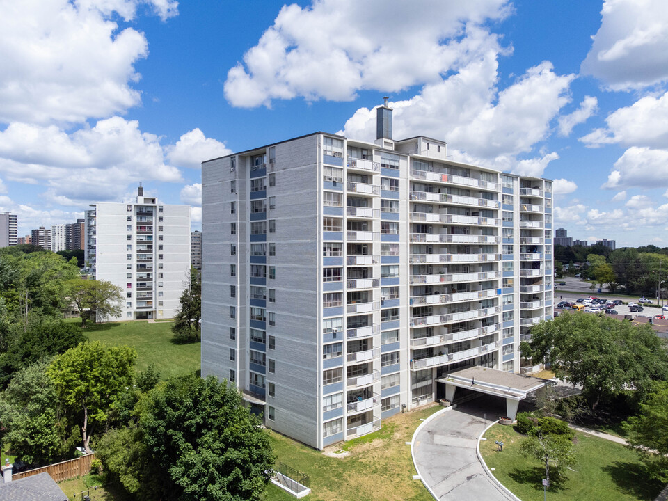 La Scala Towers in Toronto, ON - Building Photo