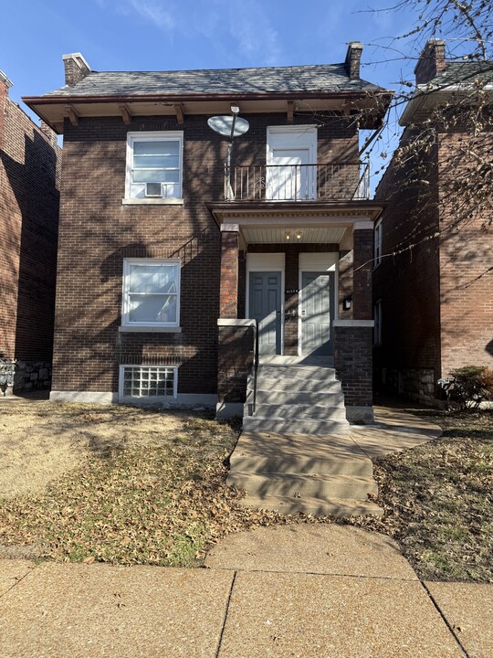 4133 W Kossuth Ave, Unit 1F in St. Louis, MO - Foto de edificio