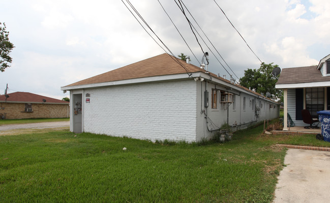 1916 Claire Ave in Gretna, LA - Building Photo - Building Photo