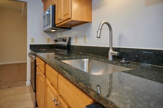 Grand Bay Apartments and Townhomes in Brecksville, OH - Building Photo - Building Photo