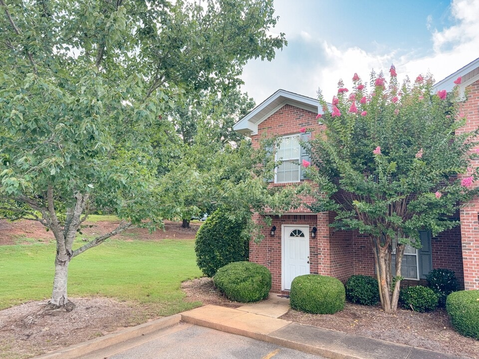 1477 N Donahue Dr in Auburn, AL - Building Photo
