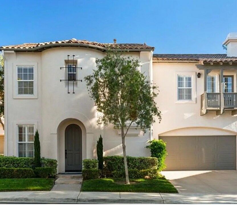 7187 Surfbird Cir in Carlsbad, CA - Building Photo