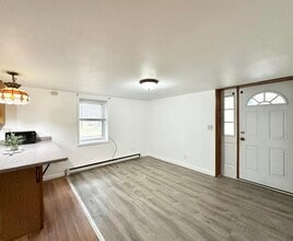 1261 NY-7 in Troy, NY - Building Photo - Building Photo