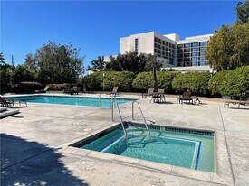 602 Lassen Ln in Costa Mesa, CA - Building Photo