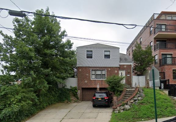 8722 Avon St in Jamaica, NY - Building Photo