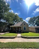 940 W Brower St in Springfield, MO - Building Photo