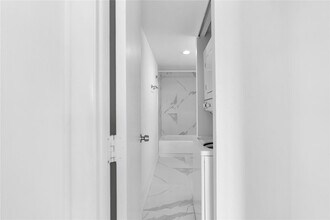 4164 Inverrary Dr, Unit 412 in Lauderhill, FL - Building Photo - Building Photo