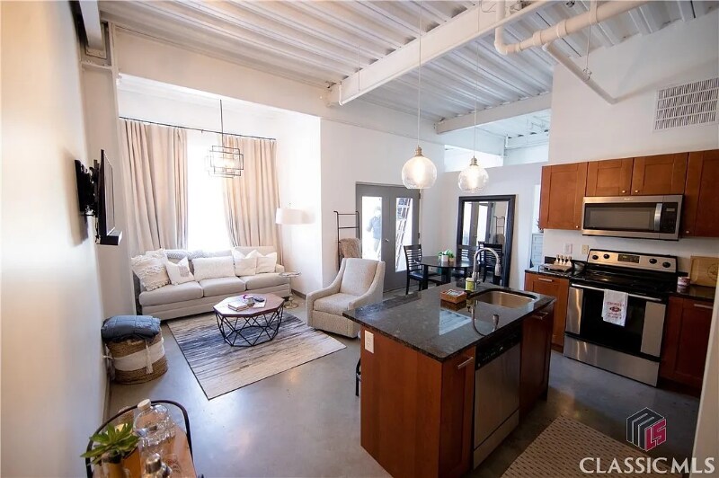1075 Baxter St in Athens, GA - Building Photo