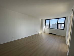 200 E 27th St in New York, NY - Building Photo - Building Photo
