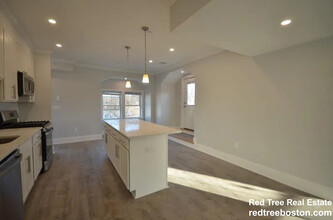 120 Kenrick St, Unit 3 in Boston, MA - Building Photo - Building Photo