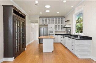 2 Prospect Dr in San Rafael, CA - Building Photo