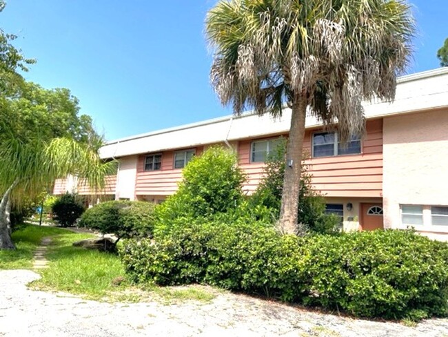 2533 Country Club Dr in Titusville, FL - Building Photo - Building Photo