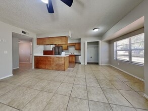 610 Charter Ct in Plant City, FL - Foto de edificio - Building Photo