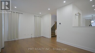 7155 Magistrate Terrace in Mississauga, ON - Building Photo - Building Photo