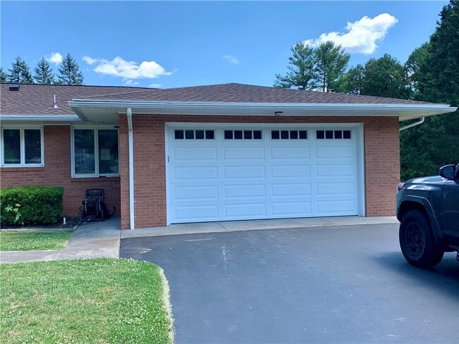 20 Pine Hill Dr in Pittsford, NY - Building Photo - Building Photo