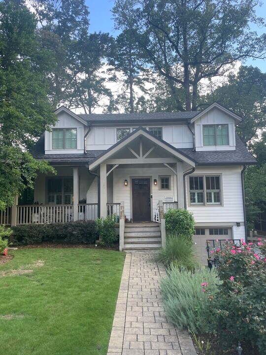 460 E Pharr Rd, Unit Basement in Decatur, GA - Foto de edificio
