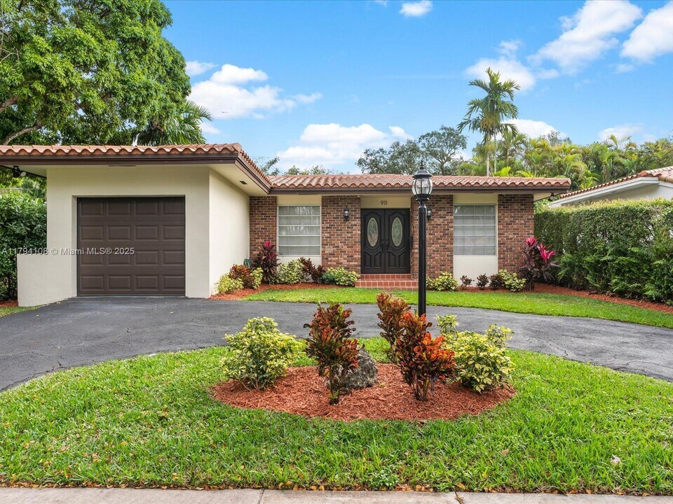 911 Pizarro St in Coral Gables, FL - Building Photo