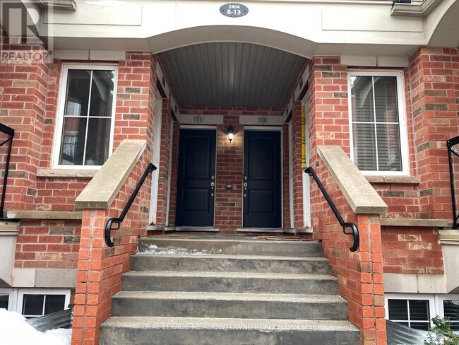 2464 Post Rd in Oakville, ON - Building Photo - Building Photo