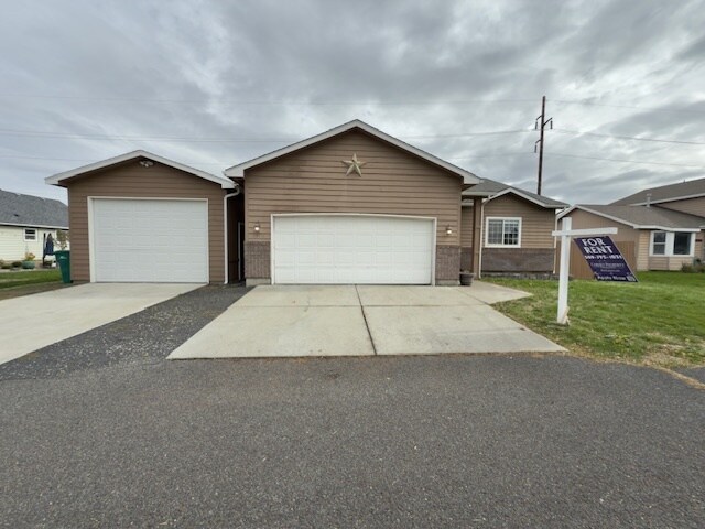 15418 E 24th Ave in Spokane Valley, WA - Building Photo