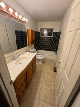 4737 E 174th St in Cleveland, OH - Foto de edificio - Building Photo