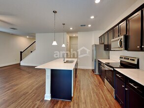 1109 Walden Pond Dr in Plant City, FL - Building Photo - Building Photo
