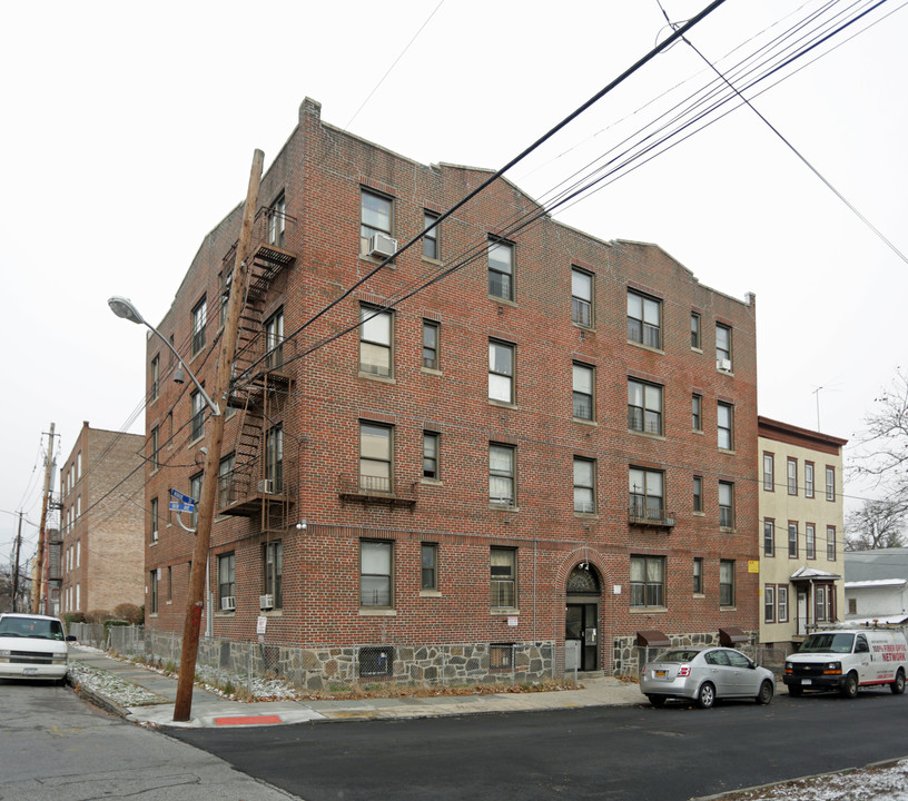 Monroe Arms in Mount Vernon, NY - Building Photo