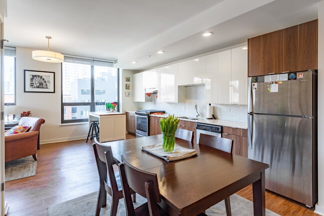 Chateau on Wells in Chicago, IL - Foto de edificio - Building Photo