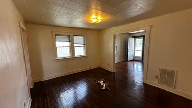 910 E 3rd Ave in Hutchinson, KS - Building Photo - Building Photo