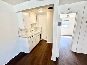 16634 Eucalyptus Ave-Unit -11634 in Bellflower, CA - Building Photo - Building Photo