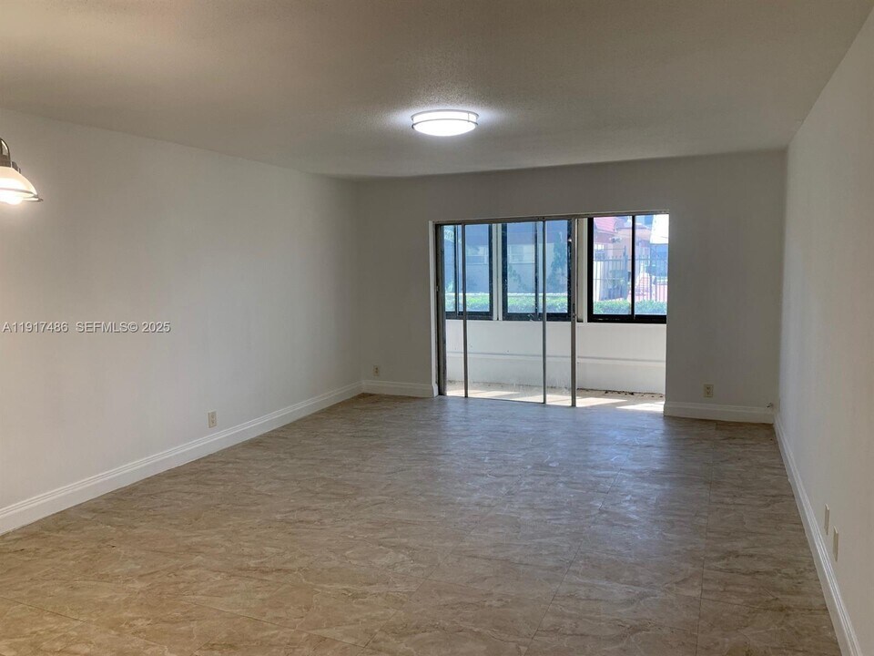 4045 NW 16th St in Lauderhill, FL - Building Photo