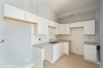 2724 W Maypole Ave in Chicago, IL - Building Photo - Building Photo