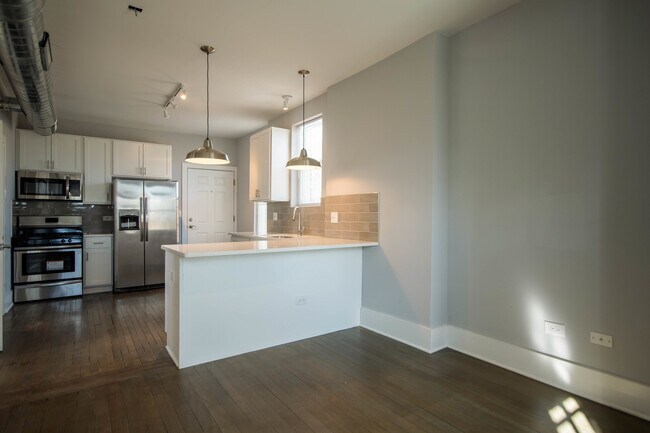 2117 W 18th St in Chicago, IL - Building Photo - Building Photo