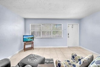 6200 NE 22nd Way in Fort Lauderdale, FL - Building Photo - Building Photo