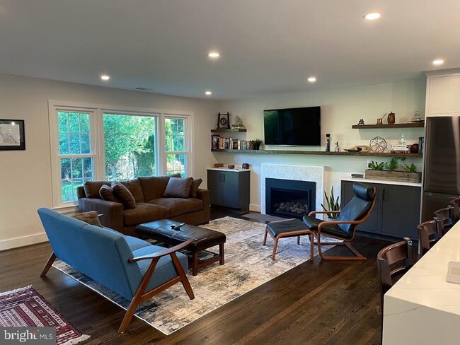 7308 Idylwood Rd in Falls Church, VA - Building Photo - Building Photo