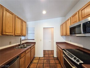 6346 Bullion Blvd in Las Vegas, NV - Building Photo - Building Photo