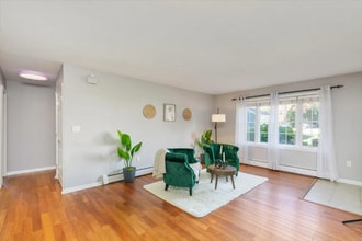 504 Springbrook Cir in Portsmouth, NH - Building Photo - Building Photo