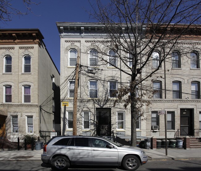 149 Engert Ave in Brooklyn, NY - Building Photo - Building Photo