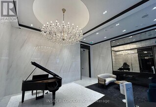 8 Wellesley St W in Toronto, ON - Building Photo - Building Photo