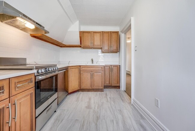 304 Fulton Ave in Jersey City, NJ - Building Photo - Building Photo